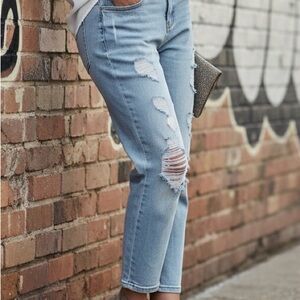 JUDY BLUE Boyfriend Fit Distressed Light Wash Jeans (Size 9/29)